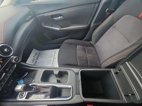 Used 2025 Nissan Sentra SR FWD image 25