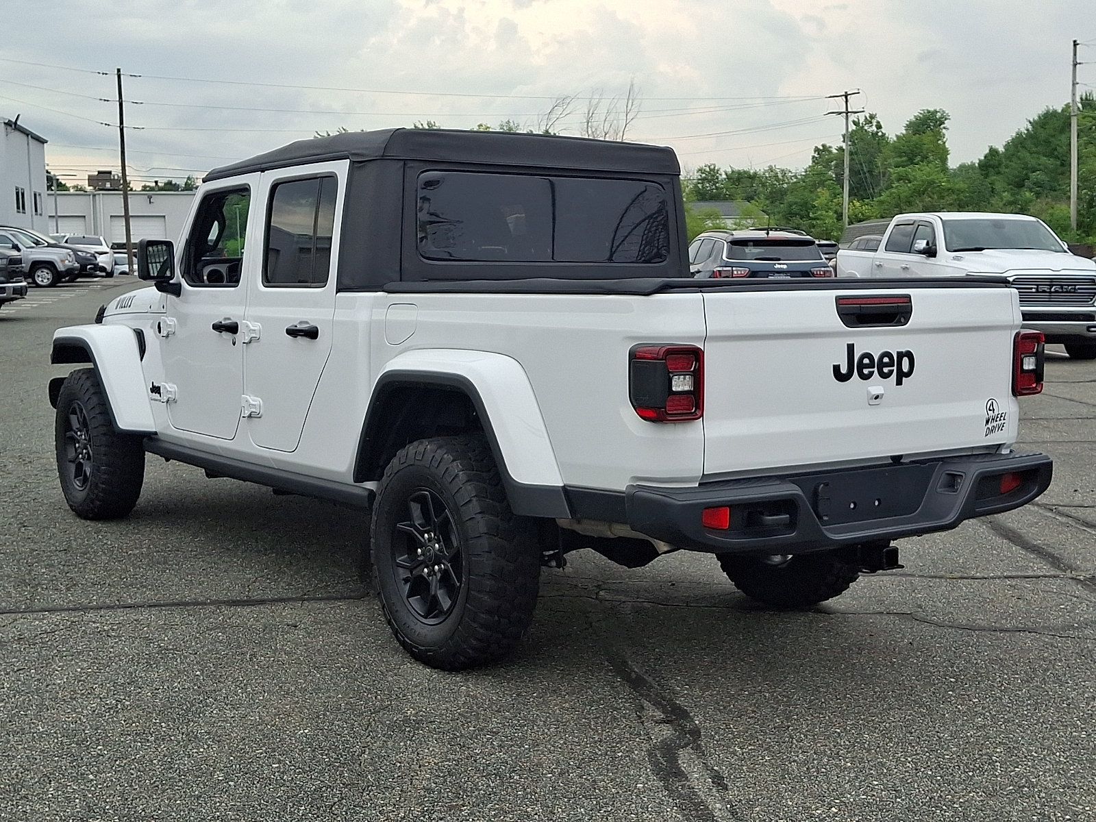 Used 2025 Jeep Gladiator Sport AWD/4WD image 4