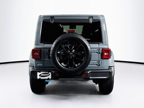 Used 2024 Jeep Wrangler Unlimited Sahara AWD/4WD image 14