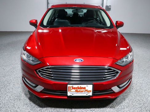 Used 2018 Ford Fusion SE w/ Equipment Group 201A FWD image 4