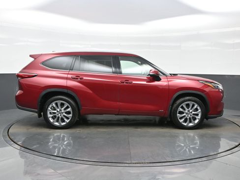 Used 2023 Toyota Highlander Limited image 7