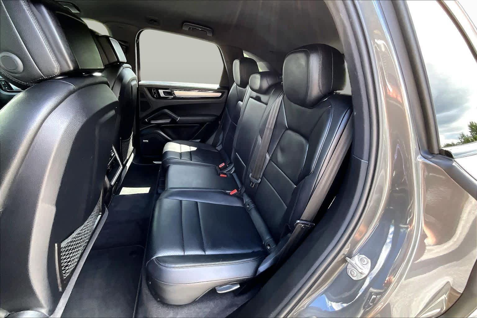 Used 2020 Porsche Cayenne AWD/4WD image 18
