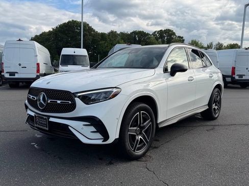 Used 2023 Mercedes-Benz GLC 300 4MATIC image 3