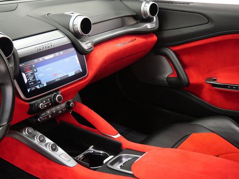 Used 2019 Ferrari GTC4Lusso T RWD image 28