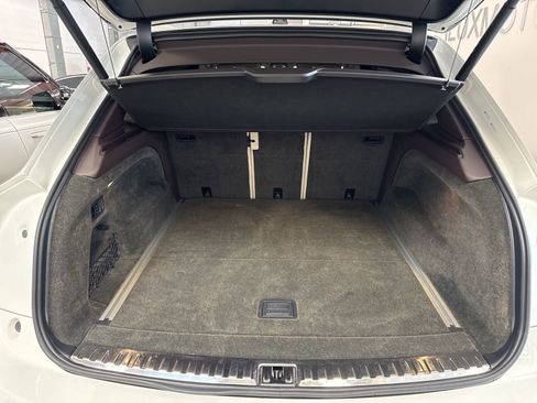 Used 2023 Bentley Bentayga Extended Wheelbase AWD/4WD image 29