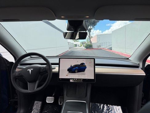 Used 2022 Tesla Model Y Long Range image 13
