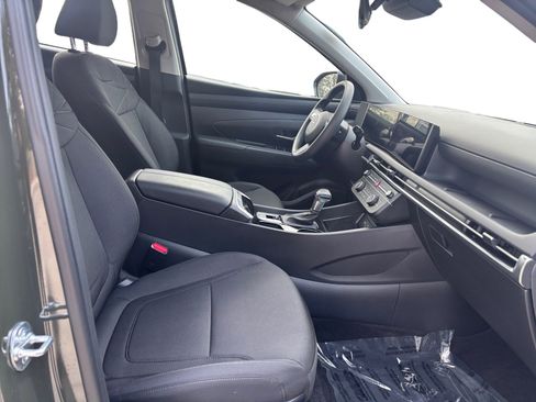 Used 2025 Hyundai Tucson SE image 15