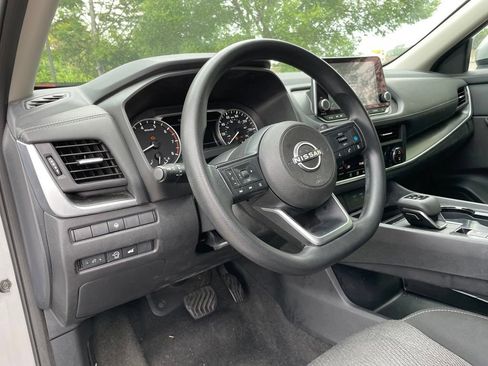 Used 2024 Nissan Rogue SV FWD image 10