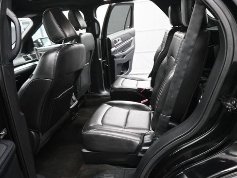 Used 2018 Ford Explorer Limited w/ Equipment Group 301A FWD image 3