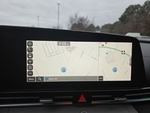 Certified 2024 Hyundai Elantra Limited image 34