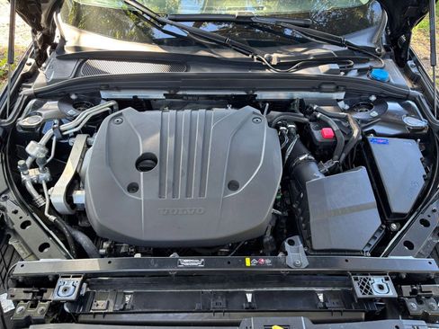 Used 2025 Volvo V60 B5 Cross Country Plus image 32