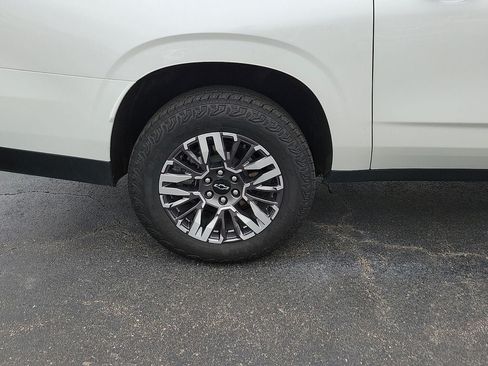 Used 2025 Chevrolet Suburban Z71 AWD/4WD image 7