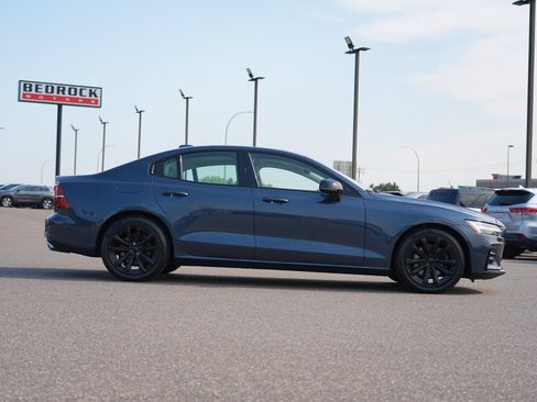 Used 2021 Volvo S60 T5 Momentum AWD/4WD image 2