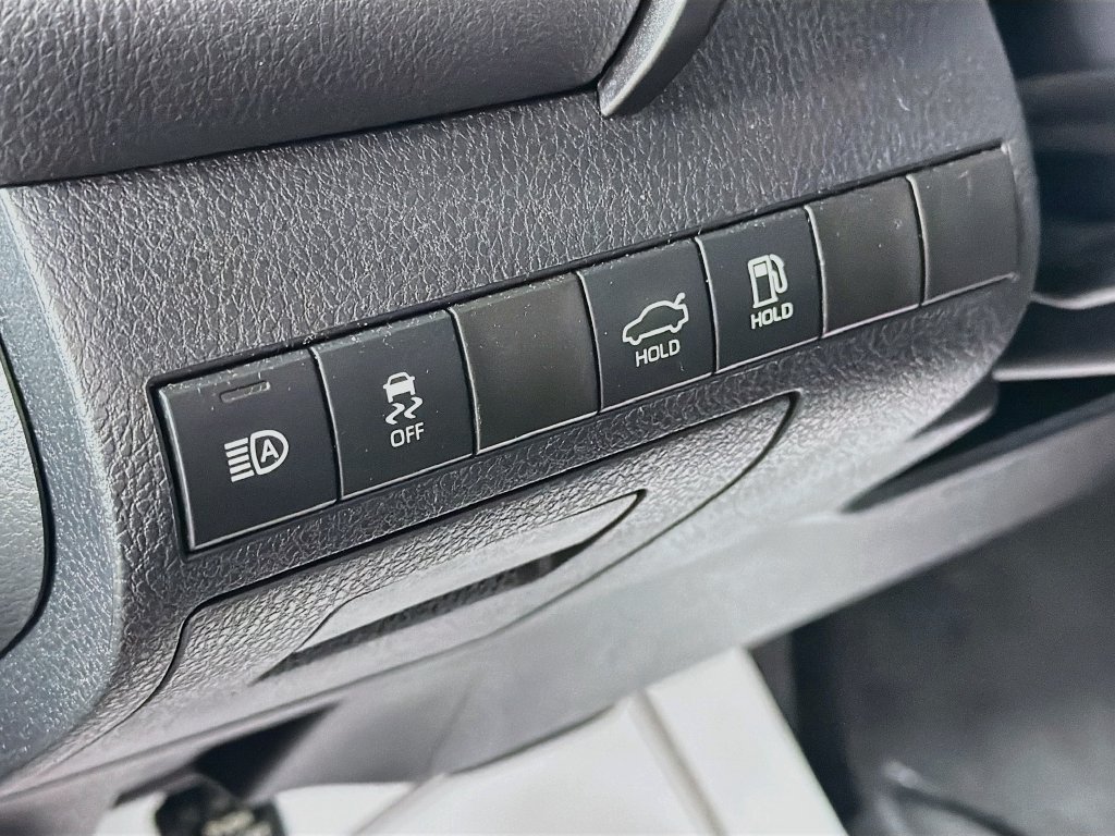 Used 2020 Toyota Camry LE FWD image 10