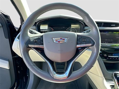 Used 2021 Cadillac XT6 Premium Luxury image 11