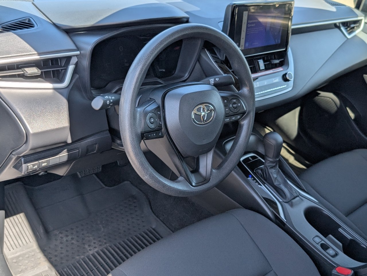 Used 2026 Toyota Corolla LE FWD image 14