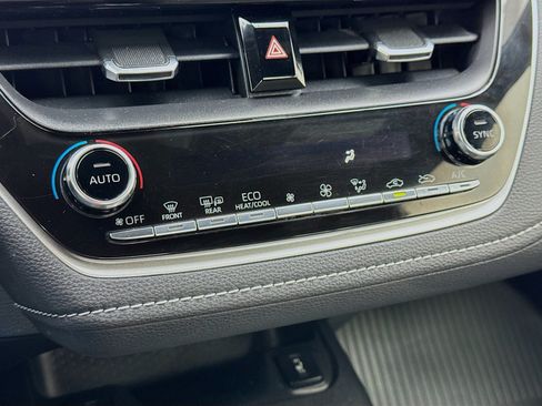 Used 2019 Toyota Corolla XSE FWD image 12