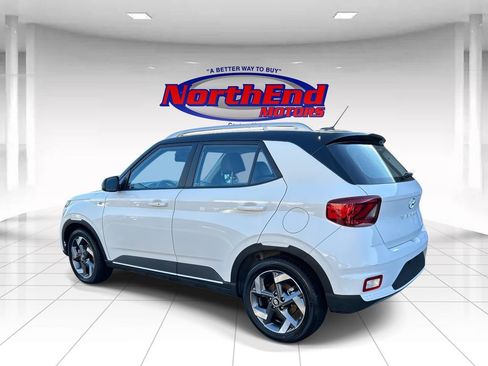 Used 2025 Hyundai Venue Limited image 5