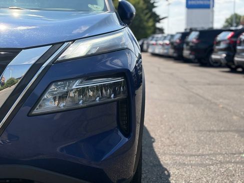 Used 2023 Nissan Rogue SV AWD/4WD image 4