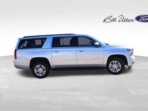 Used 2018 Chevrolet Suburban LT image 4