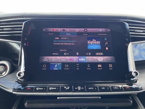 Used 2023 Jeep Wagoneer Series III w/ Preferred Equipment Group image 5