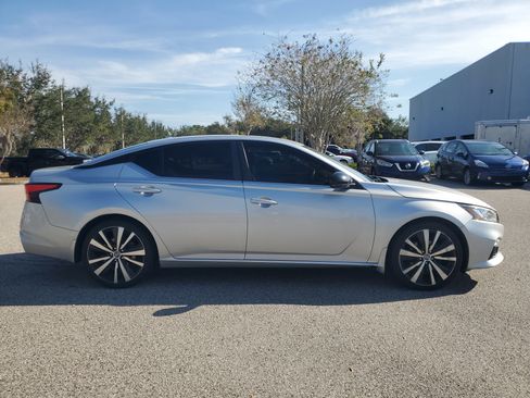 Certified 2019 Nissan Altima 2.5 SR w/ SR Premium Package image 4