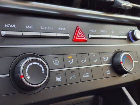 Certified 2025 Hyundai Tucson SE image 14