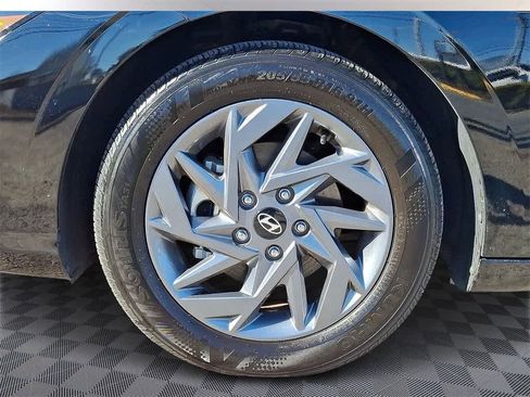 Used 2024 Hyundai Elantra SEL image 8