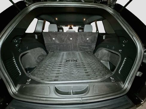 Used 2021 Jeep Grand Cherokee Laredo AWD/4WD image 34