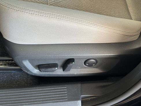 Used 2025 Nissan Rogue SV FWD image 22