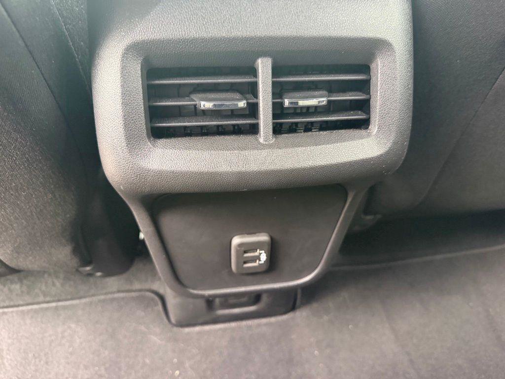 Used 2024 Chevrolet Equinox LT FWD image 16
