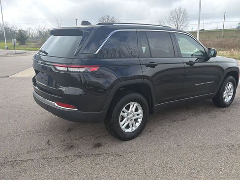 Used 2023 Jeep Grand Cherokee Laredo w/ Luxury Tech Group I AWD/4WD image 5