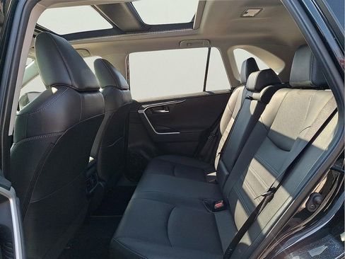 Used 2021 Toyota RAV4 Limited image 26