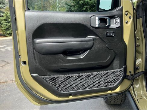 Certified 2025 Jeep Gladiator Sport image 23