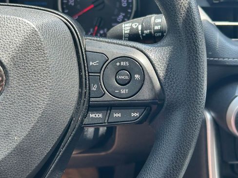 Certified 2022 Toyota RAV4 XLE FWD image 35