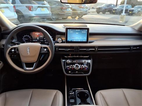 Certified 2022 Lincoln Corsair FWD image 4