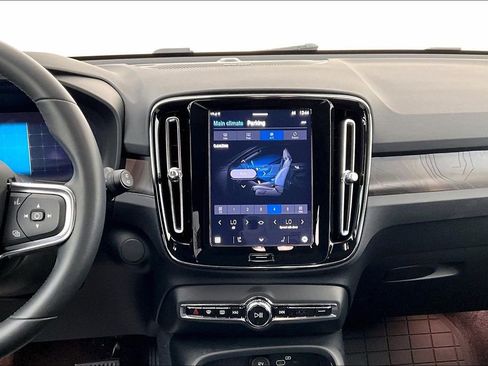 Used 2024 Volvo XC40 Recharge Ultimate w/ Protection Package Premier image 9