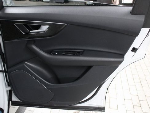 Used 2025 Audi Q7 2.0T Premium w/ Convenience Package image 25