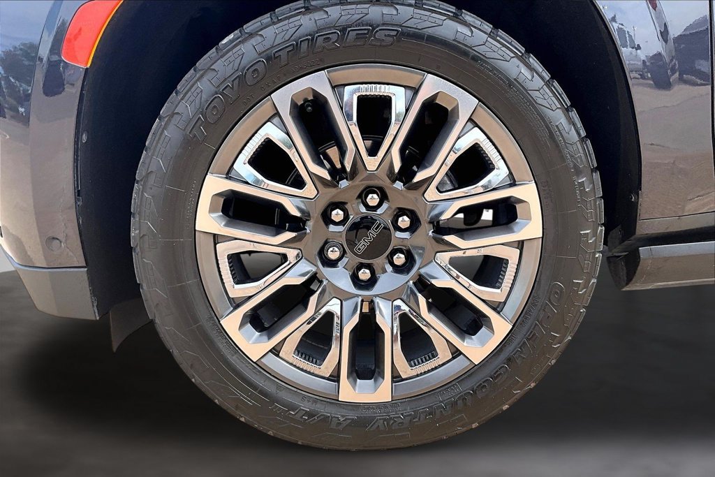 Used 2023 GMC Yukon Denali Ultimate AWD/4WD image 8