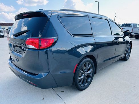Used 2019 Chrysler Pacifica Touring-L Plus w/ S Appearance Package FWD image 40