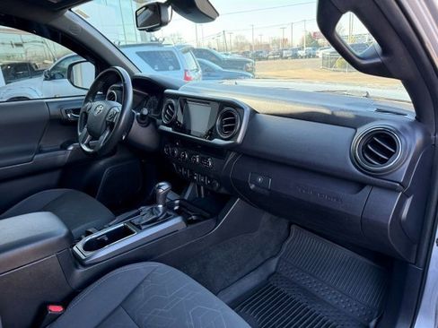 Used 2018 Toyota Tacoma TRD Off-Road image 20