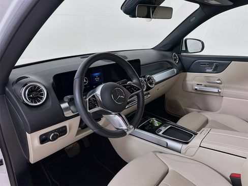 Certified 2025 Mercedes-Benz GLB 250 image 10