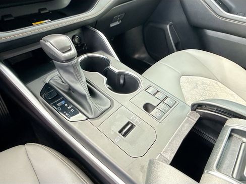Used 2023 Toyota Highlander Bronze Edition image 18