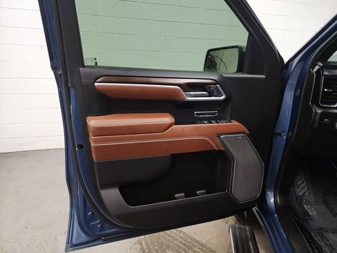 Used 2025 GMC Sierra 1500 Denali Ultimate image 9