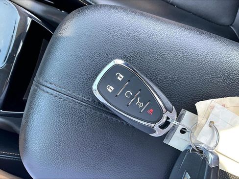 Used 2023 Chevrolet Equinox Premier AWD/4WD image 11