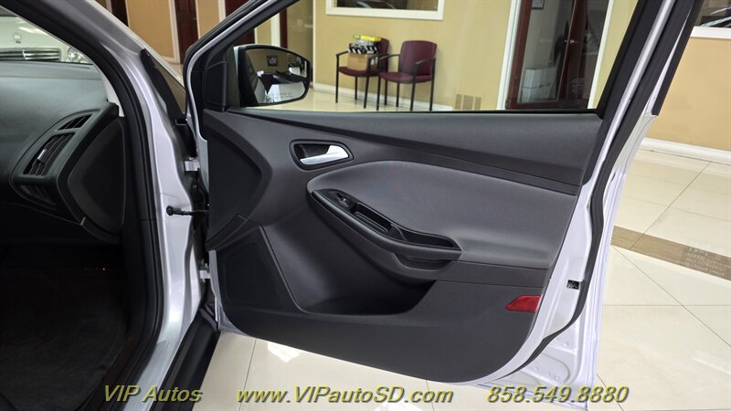 Used 2014 Ford Focus SE FWD image 12