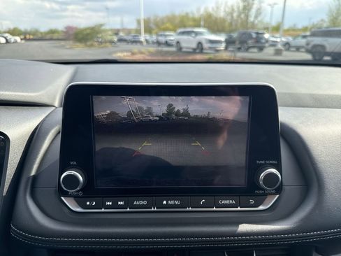 Used 2024 Nissan Rogue SV AWD/4WD image 17