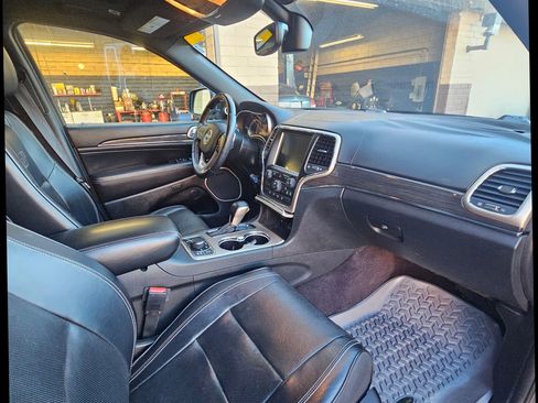 Used 2017 Jeep Grand Cherokee Overland image 22