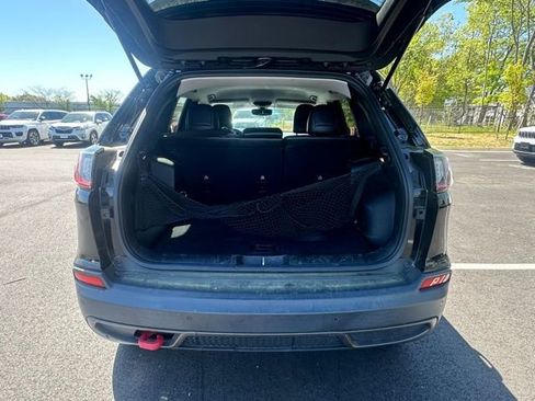 Used 2020 Jeep Cherokee Trailhawk image 14