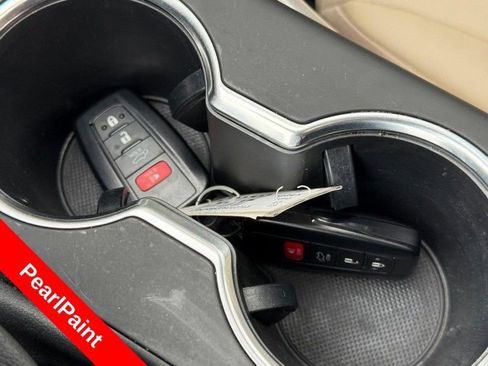 Used 2023 Toyota Highlander XLE image 31